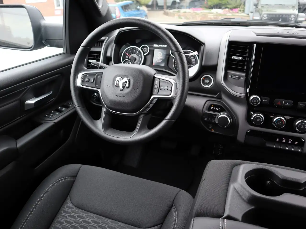 RAM 1500 снимка RAM 1500