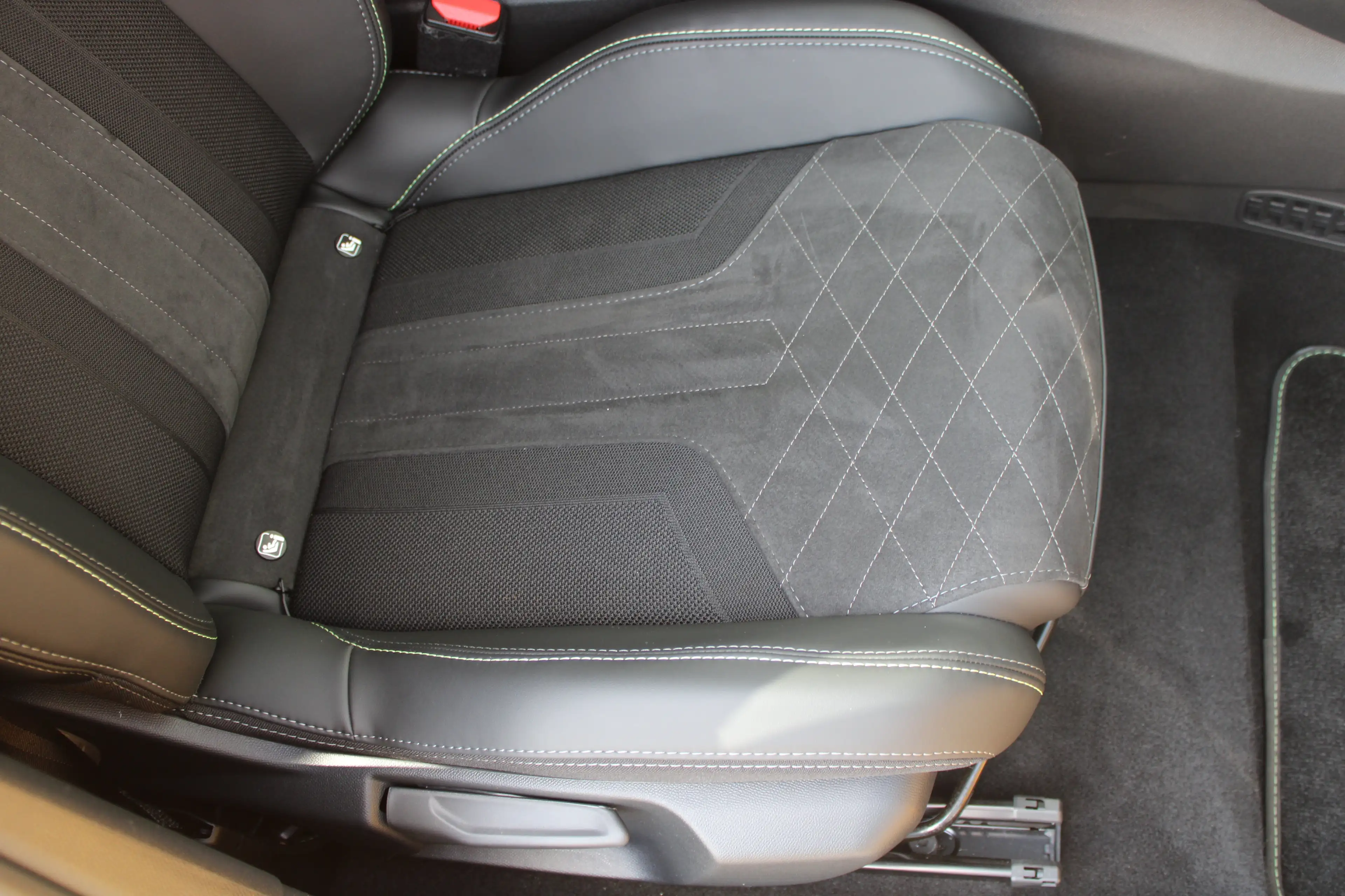 Peugeot e-208 EV GT Pack 50 kWh | Fase 3 laden | Stoelverwarming — photo 5