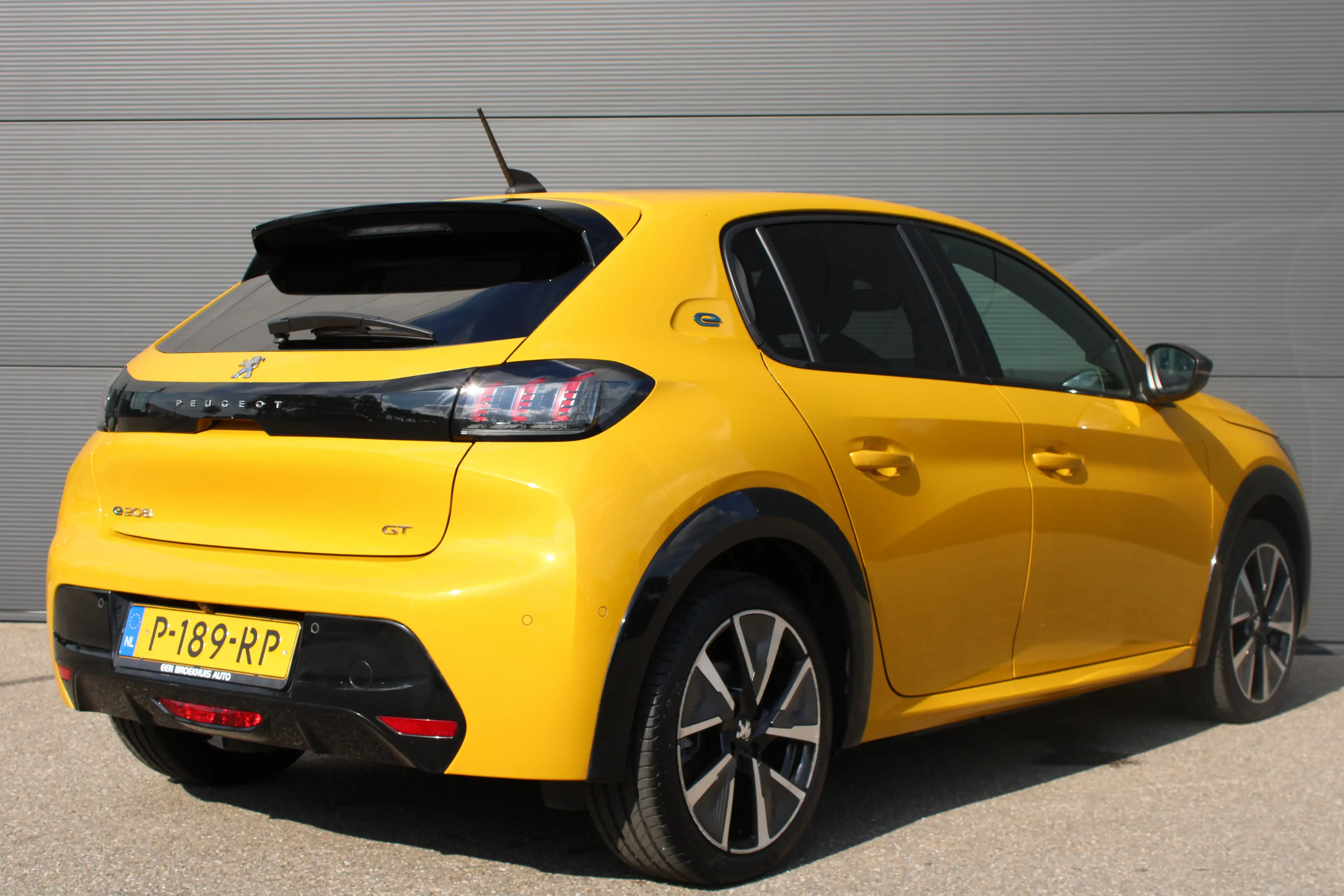 Peugeot e-208 EV GT Pack 50 kWh | Fase 3 laden | Stoelverwarming — photo 2