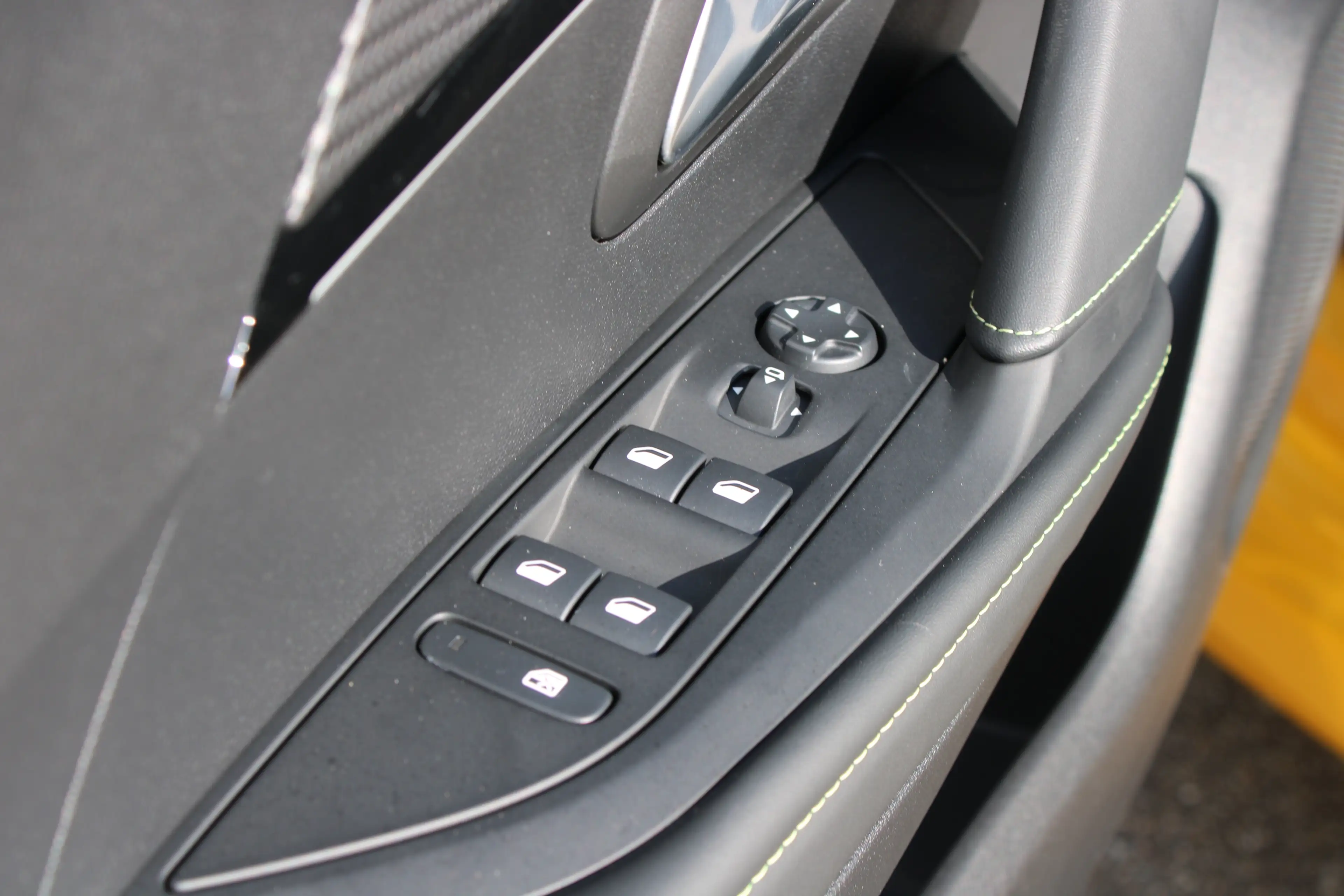 Peugeot e-208 EV GT Pack 50 kWh | Fase 3 laden | Stoelverwarming — photo 19