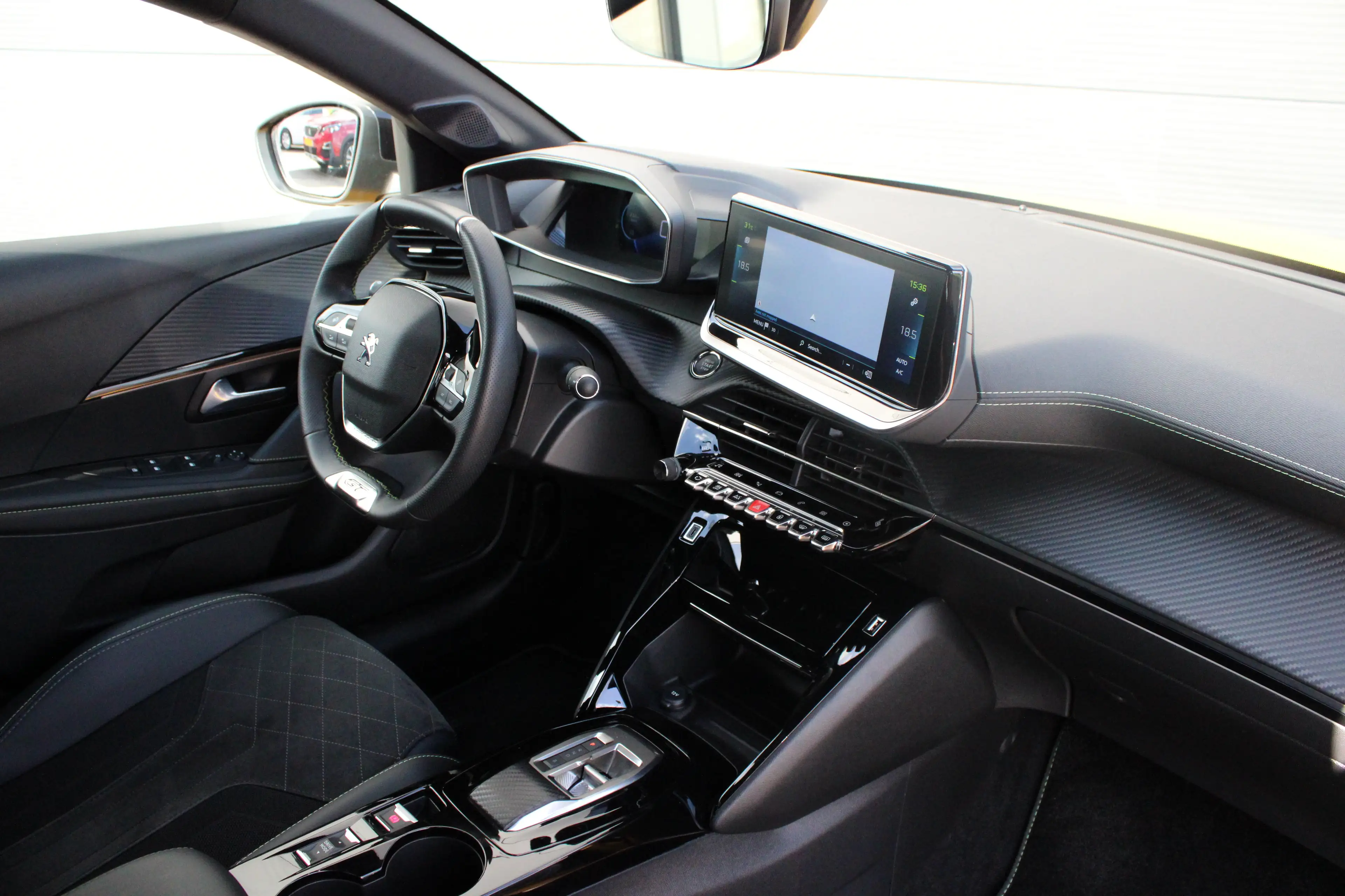 Peugeot e-208 EV GT Pack 50 kWh | Fase 3 laden | Stoelverwarming — photo 3