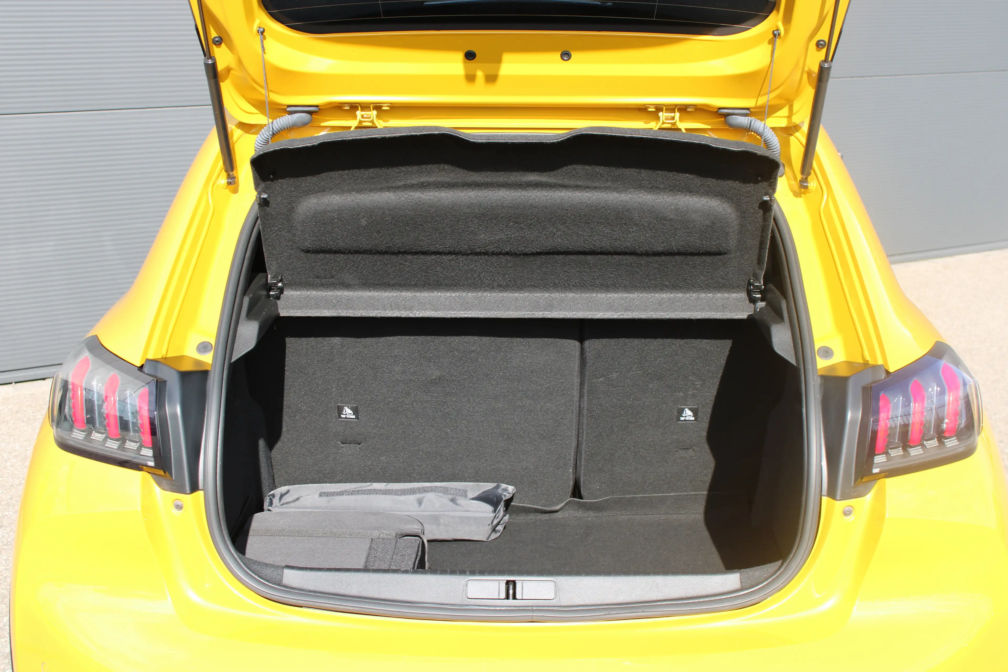 Peugeot e-208 EV GT Pack 50 kWh | Fase 3 laden | Stoelverwarming — photo 12