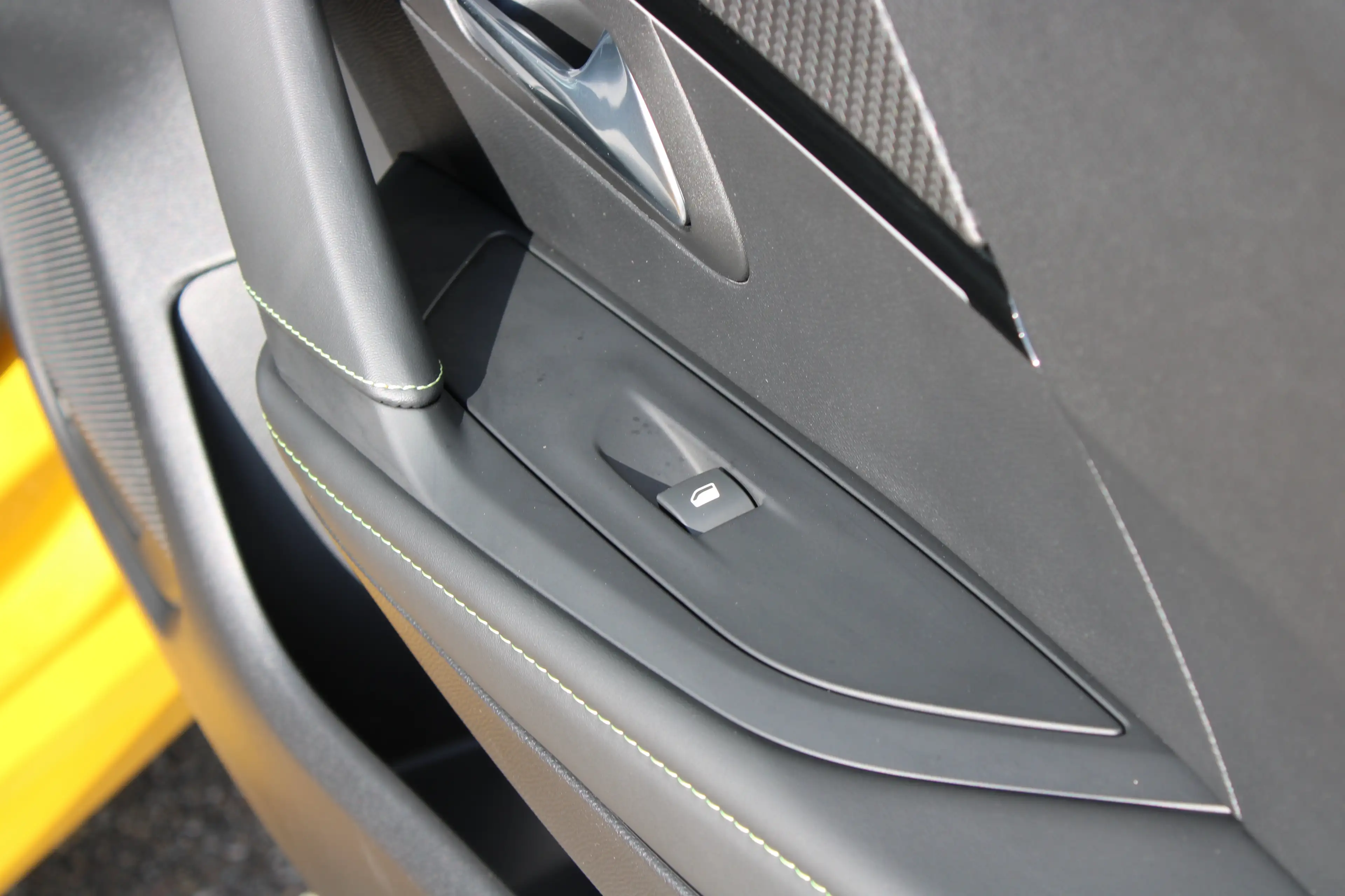 Peugeot e-208 EV GT Pack 50 kWh | Fase 3 laden | Stoelverwarming — photo 6