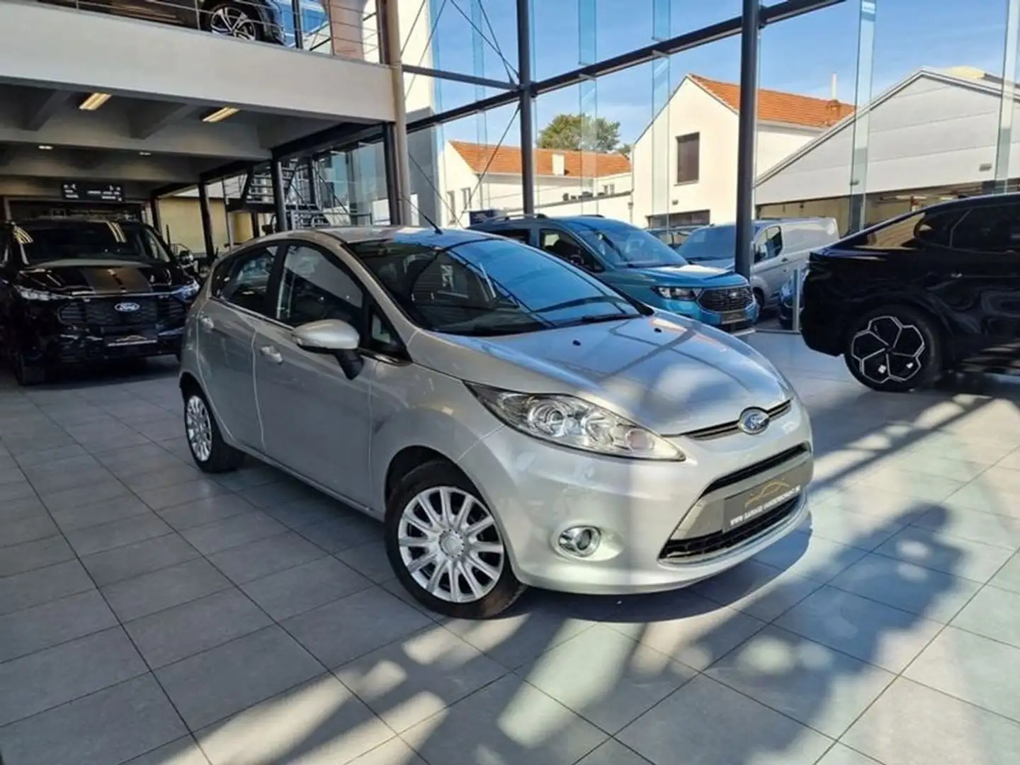 Ford Fiesta TITANIUM 1.4I BENZINE Argent - 1