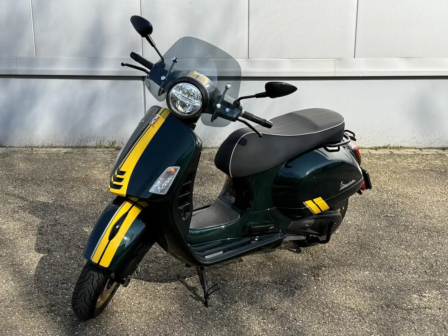 Vespa GTS 300 HPE Racing Sixties Bwjr. 2022 6.300 km LED Koplamp Verde - 1