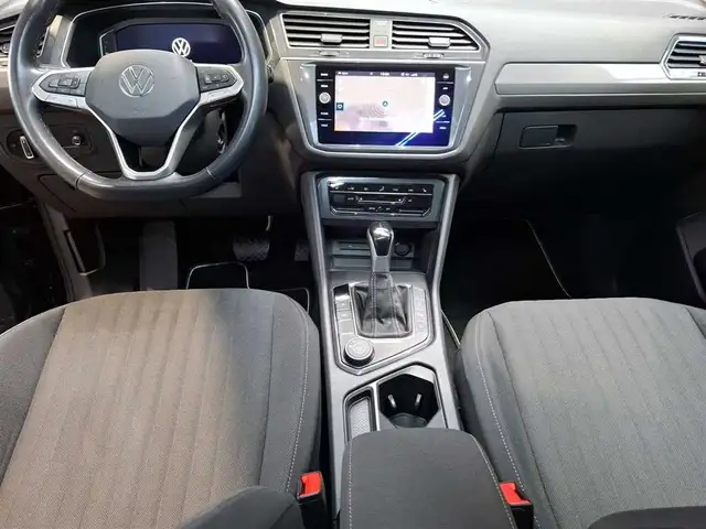Volkswagen Tiguan Allspace view 11