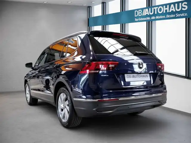 Volkswagen Tiguan Allspace view 6