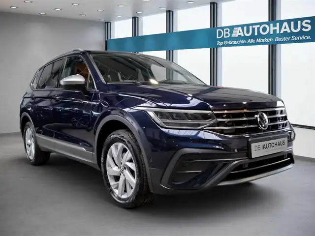 Volkswagen Tiguan Allspace view 2