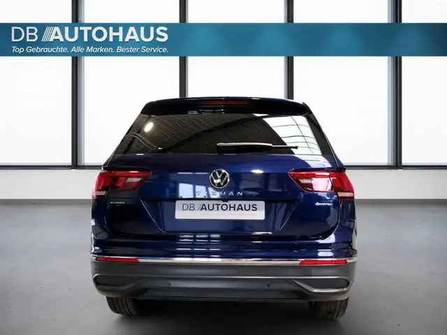 Volkswagen Tiguan Allspace view 5