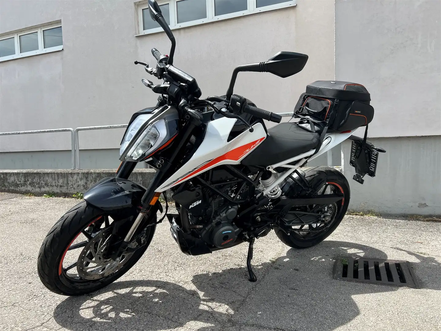 KTM 390 Duke - 1