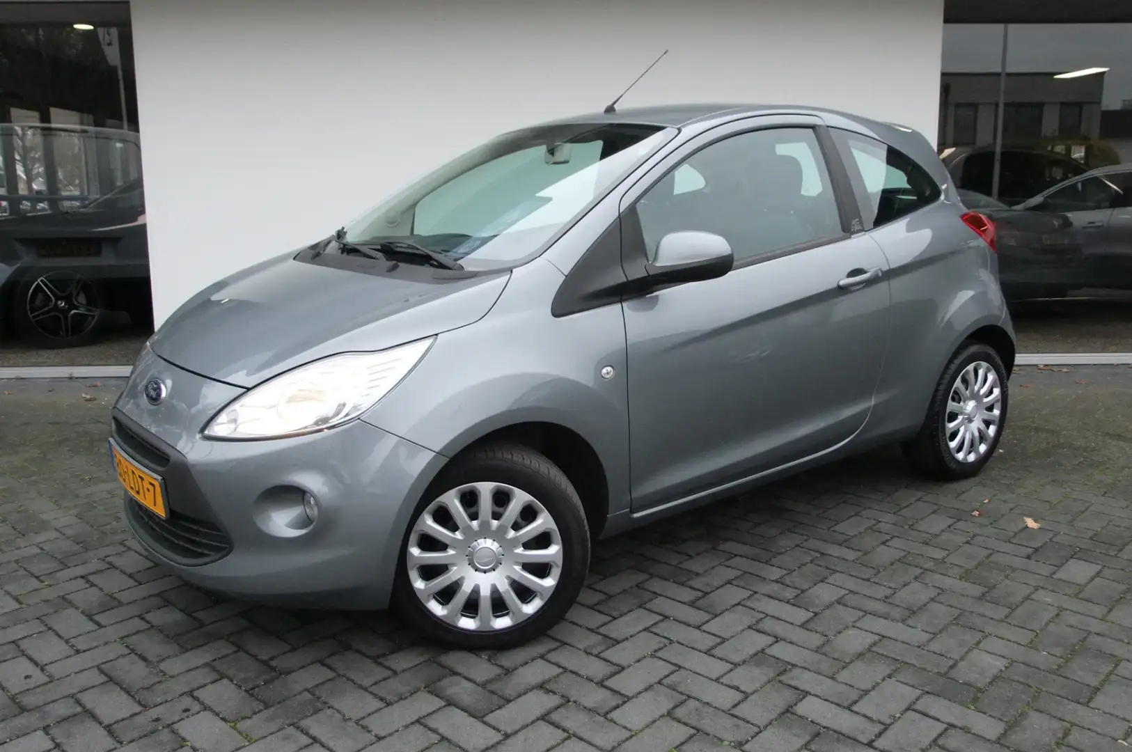Ford Ka/Ka+ 1.2 Titanium / Airco/ 1ste eiganaar Gris - 2