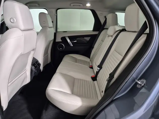 Land Rover Discovery Sport view 5
