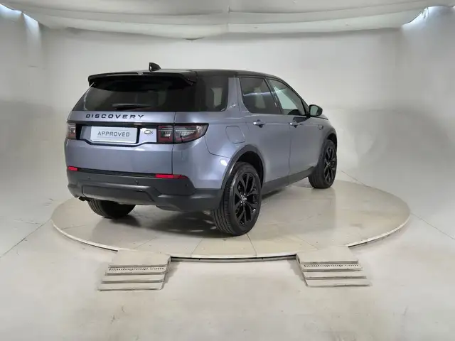 Land Rover Discovery Sport view 2