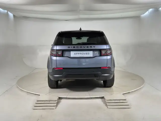Land Rover Discovery Sport view 7