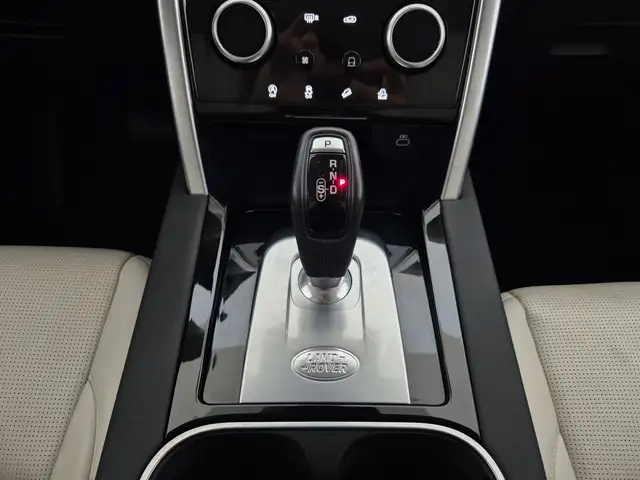 Land Rover Discovery Sport view 11