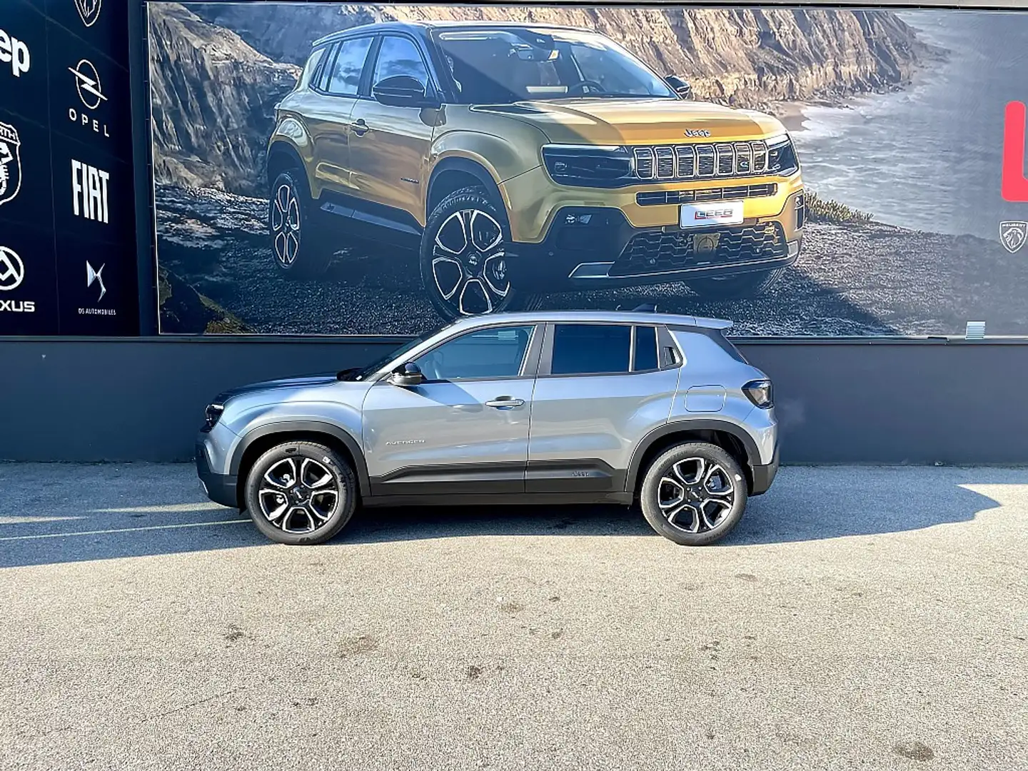 Jeep Avenger 1.2 GSE T3 Altitude inkl. Winterpaket & LED-Sty... Grau - 2