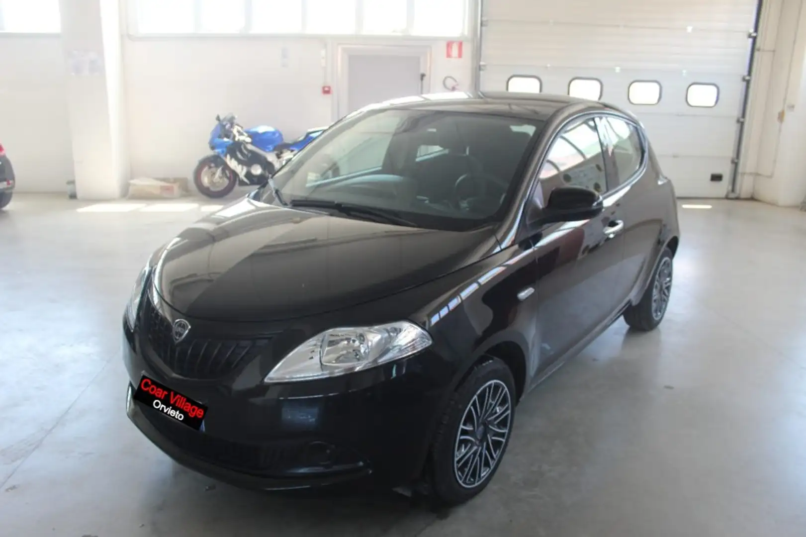 Lancia Ypsilon 1.0 FireFly 5 porte S&S Hybrid Oro Noir - 1