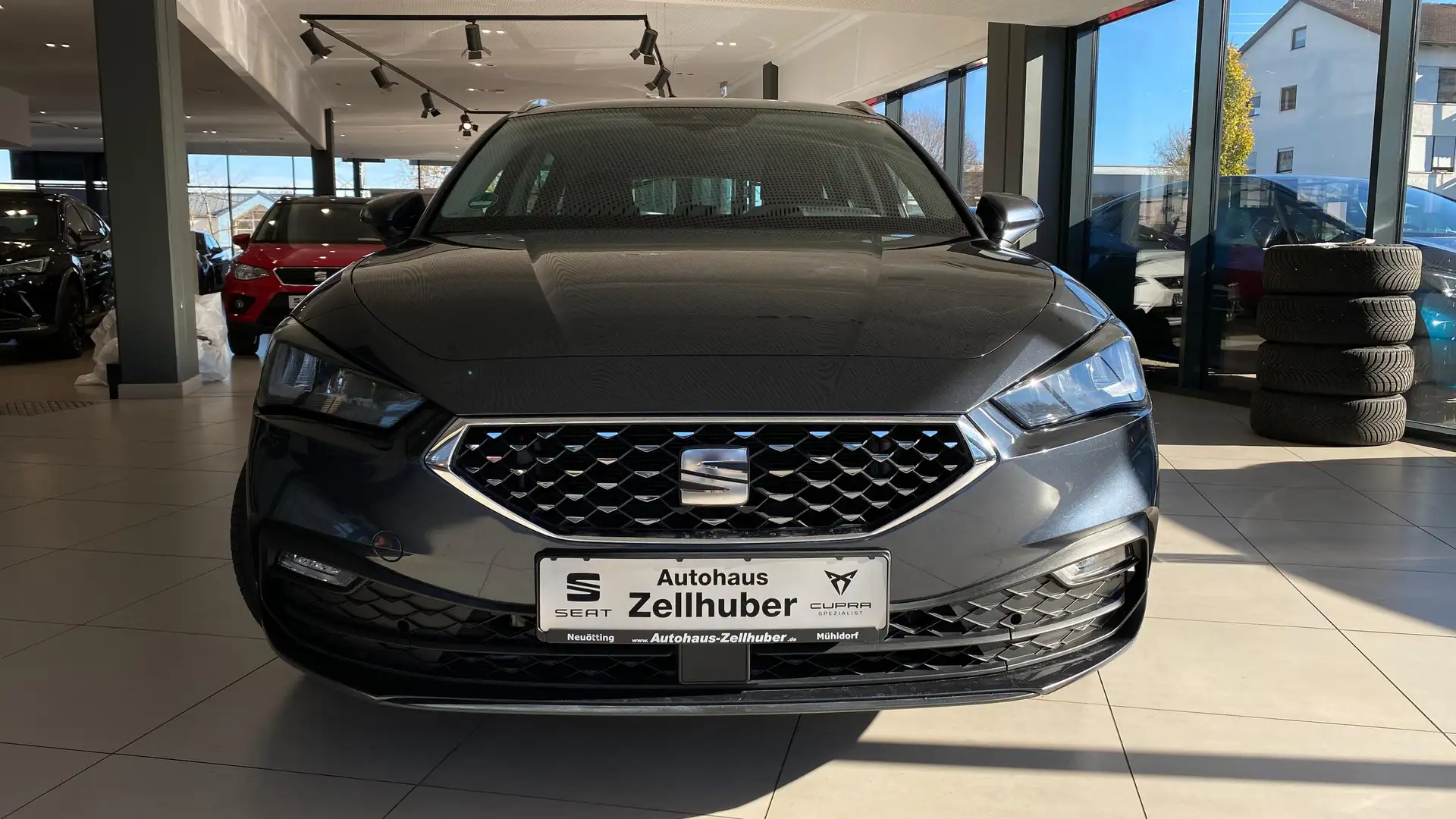 SEAT Leon ST 1.4 e-Hybrid DSG Xcellence *Navi*LED* Grau - 2
