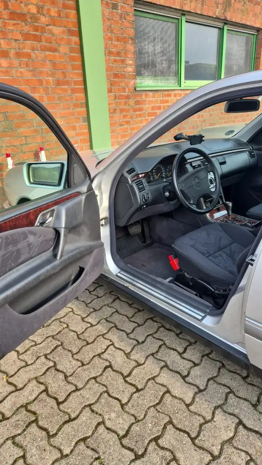 Mercedes-Benz E 200 Elegance, foto 3
