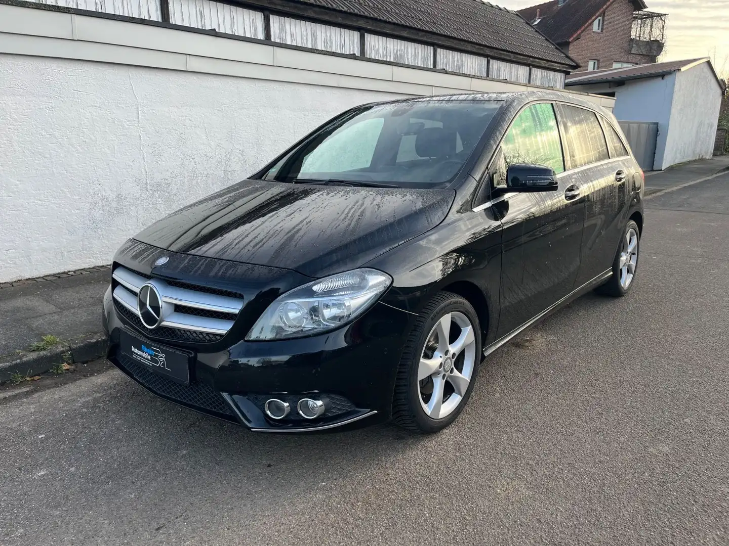 Mercedes-Benz B 200 B200 NAVI PANORAMADACH KAMERA LEDER PDC V+H Schwarz - 1
