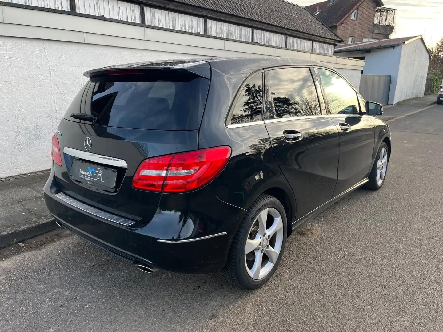 Mercedes-Benz B 200 B200 NAVI PANORAMADACH KAMERA LEDER PDC V+H Schwarz - 2