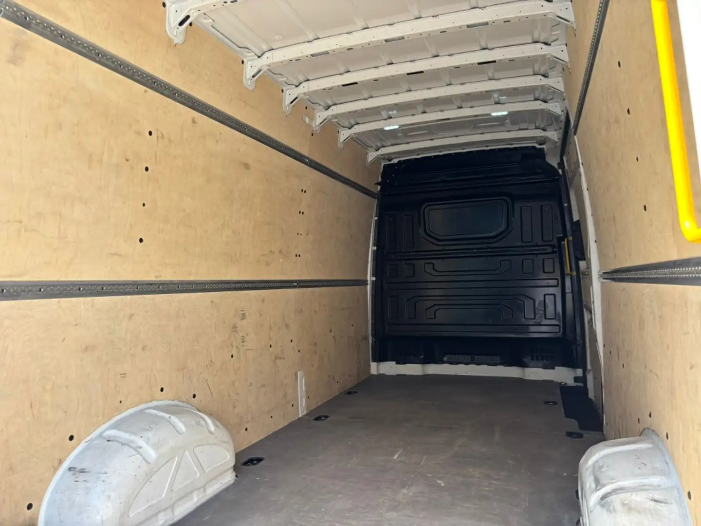 Volkswagen Crafter Furgón 2.0TDI SCR RWD 35 BL L4H3 103kW Blanc - 2