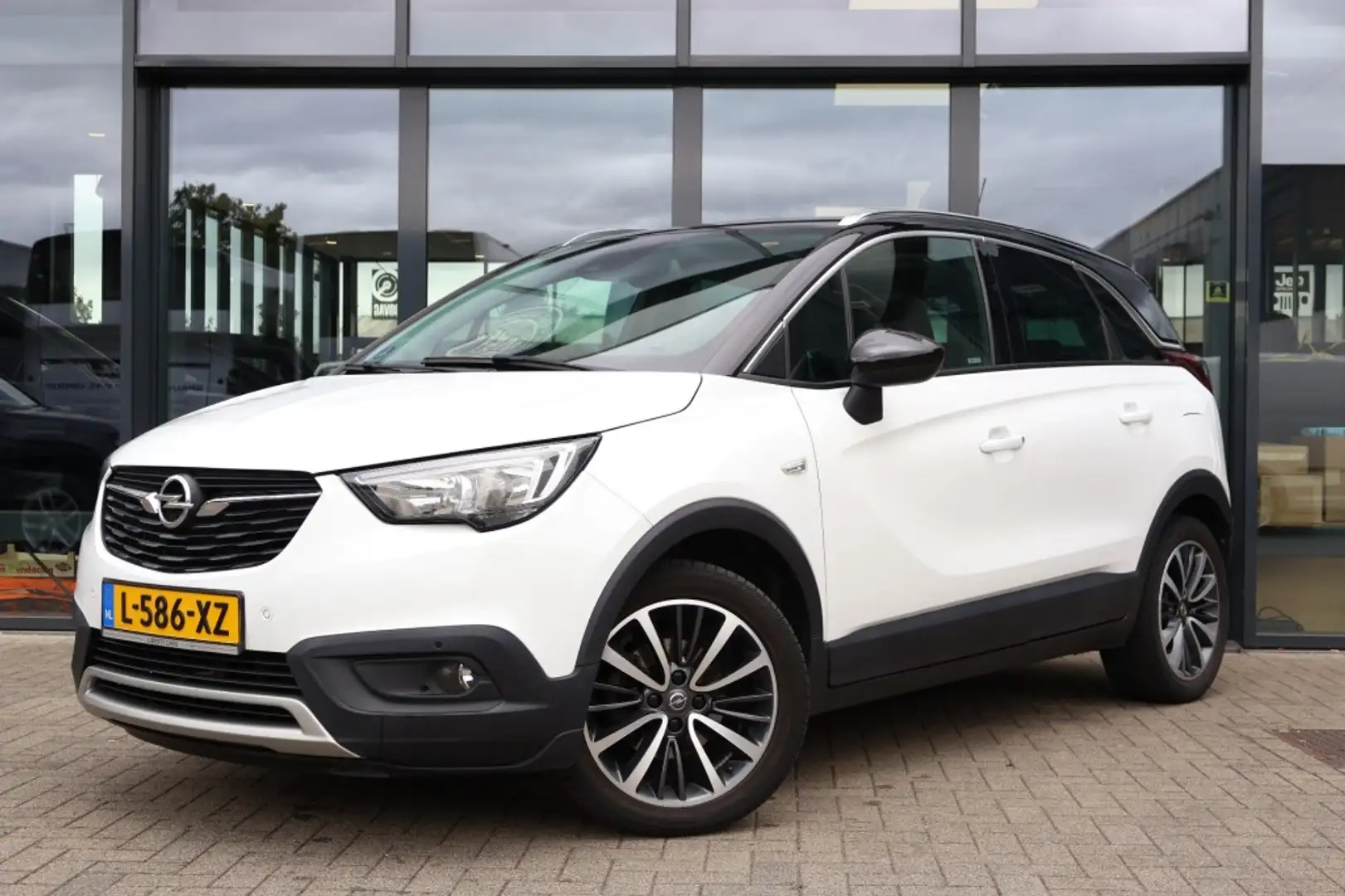 Opel Crossland X 1.2 T. INNOVATION / Camera / Automaat / Navigatie Weiß - 1
