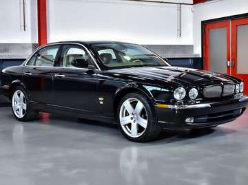 XJR Saloon 4.2L V8 390HP