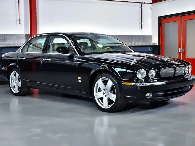 Jaguar XJR XJR Saloon 4.2L V8 390HP