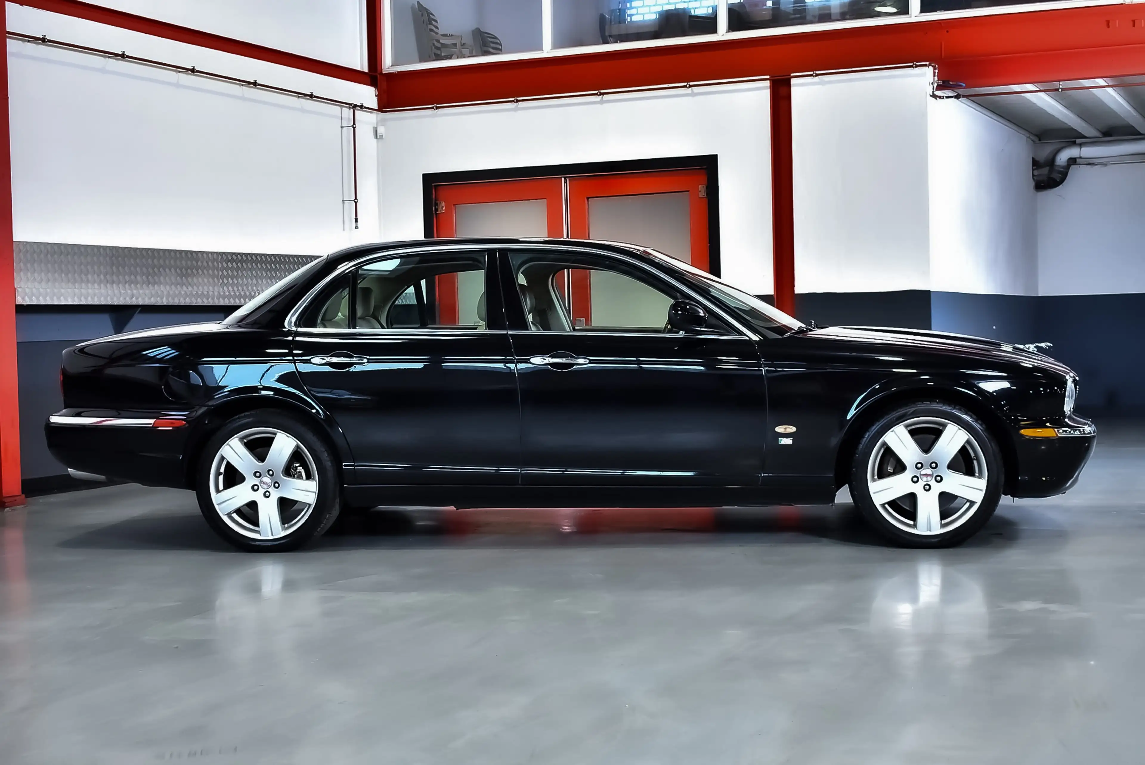 Jaguar XJR XJR Saloon 4.2L V8 390HP — photo 6
