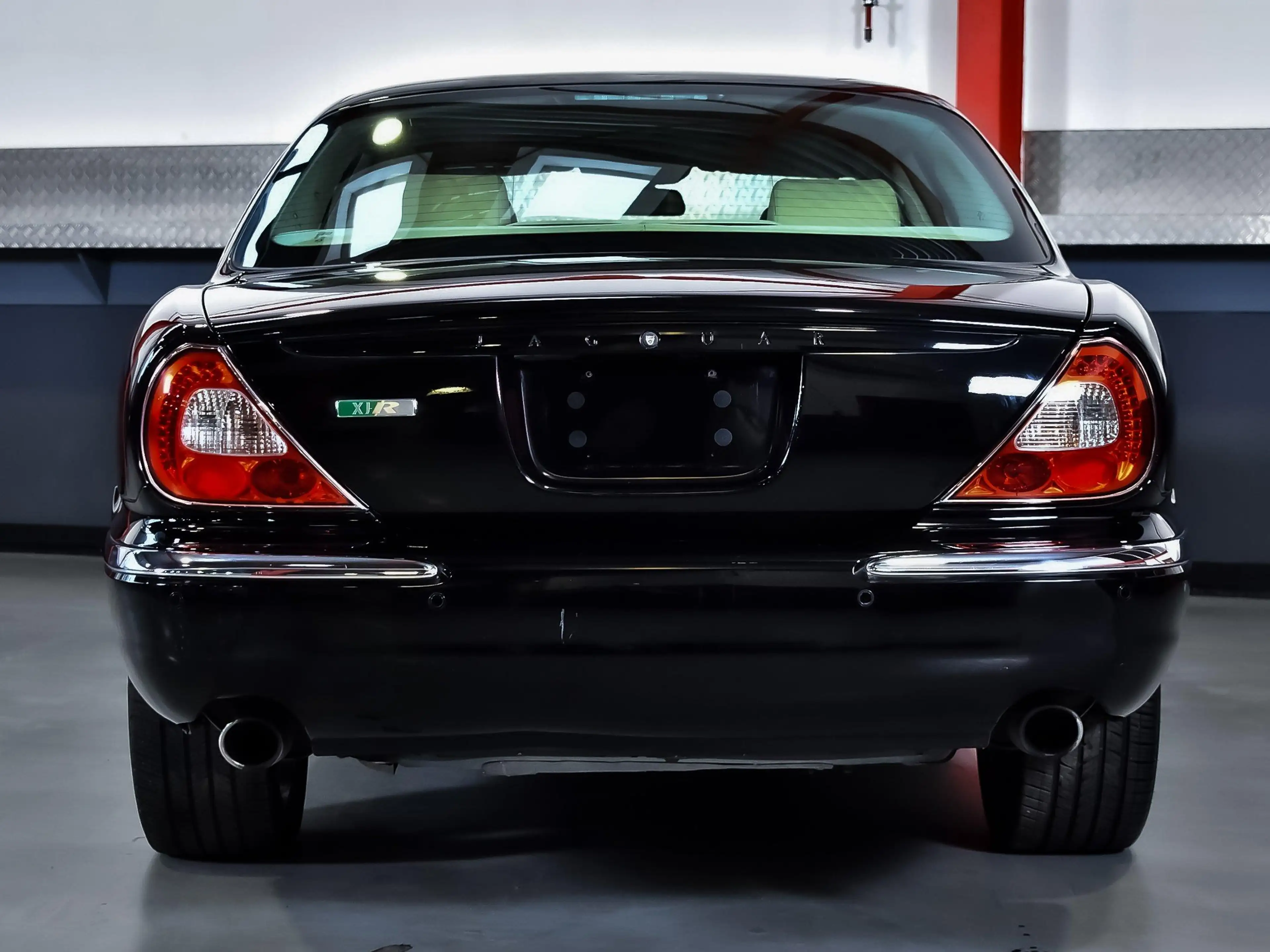 Jaguar XJR XJR Saloon 4.2L V8 390HP — photo 11