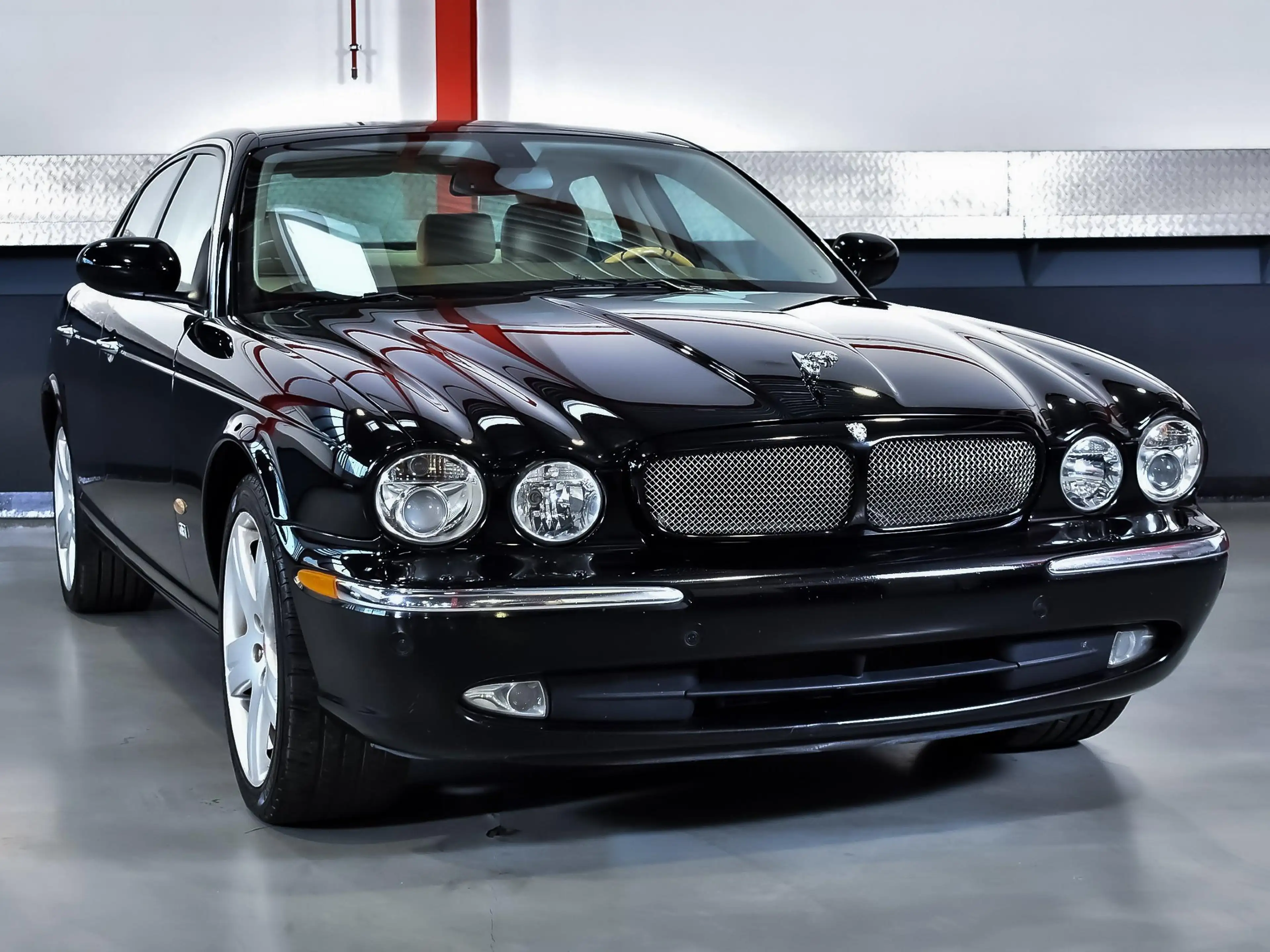 Jaguar XJR XJR Saloon 4.2L V8 390HP — photo 3
