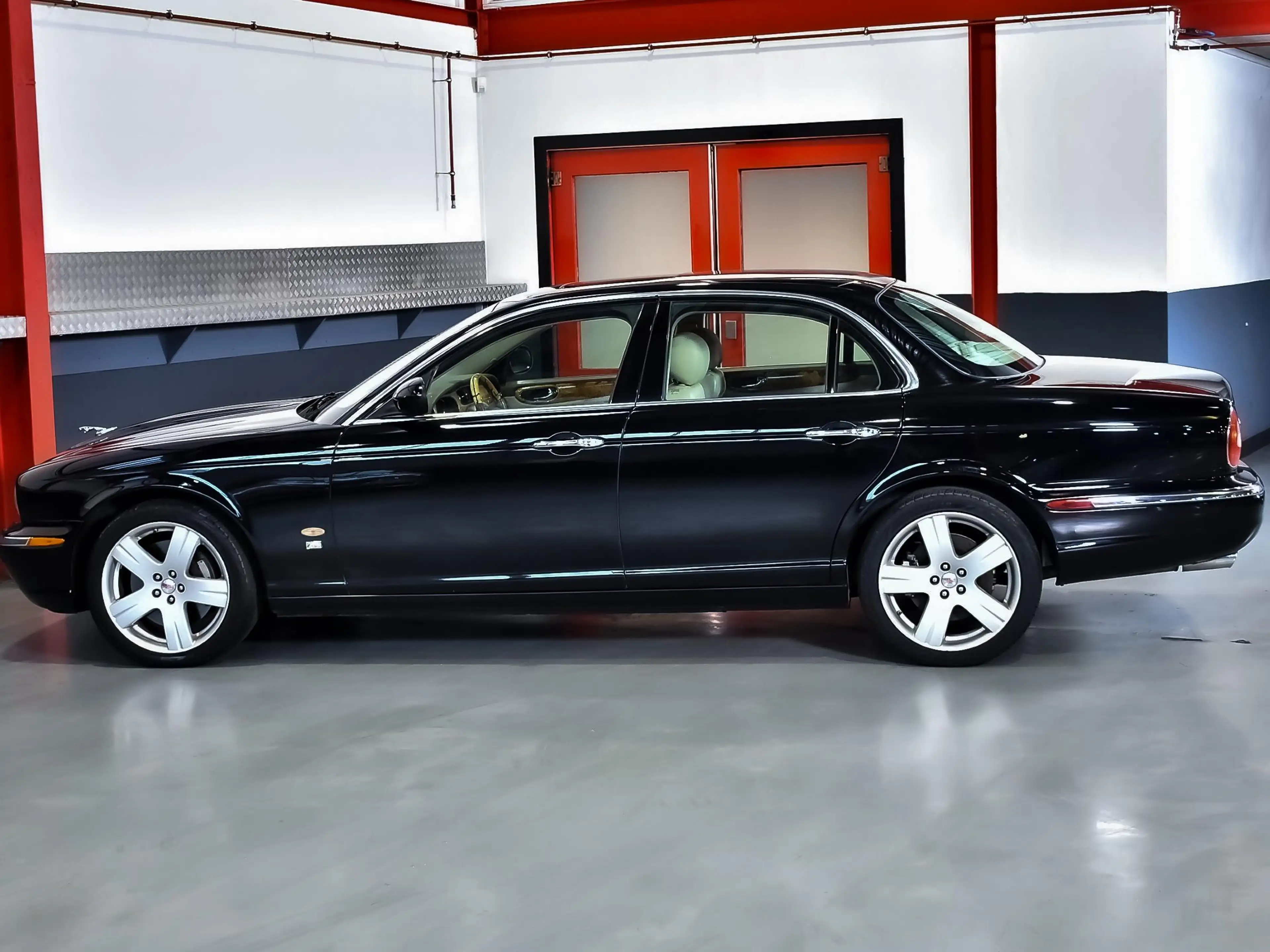 Jaguar XJR XJR Saloon 4.2L V8 390HP — photo 13
