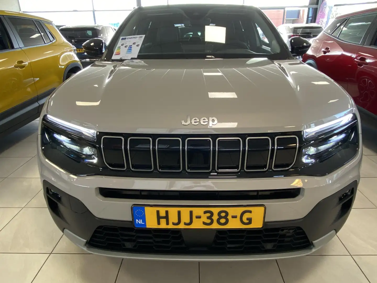 Jeep Avenger Summit 54 kWh | NIEUW | Navigatie | Keyless Entry Grijs - 2