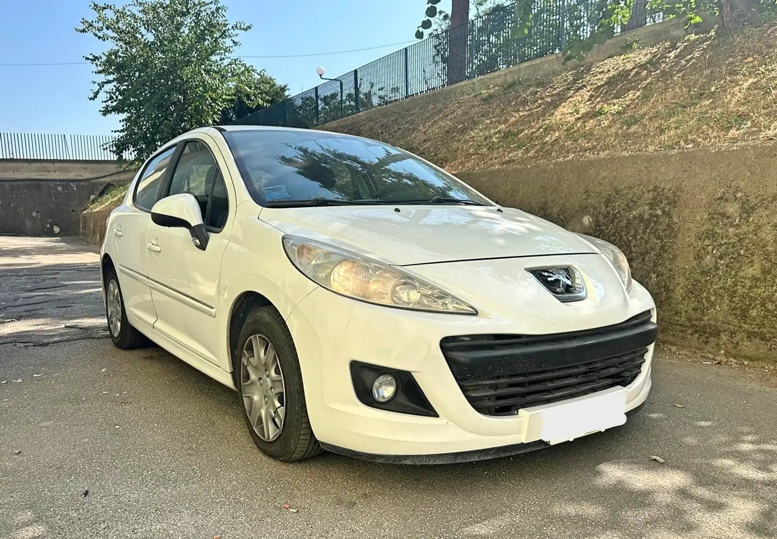 Peugeot 207 5p 1.4 8v Plus eco-Gpl 75cv UNICOPROPRIETARIO Bianco - 1