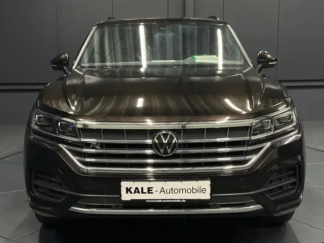 Volkswagen Touareg view 8