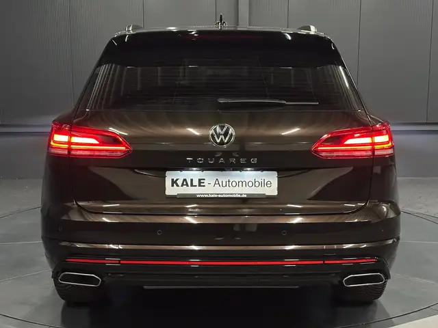 Volkswagen Touareg view 4