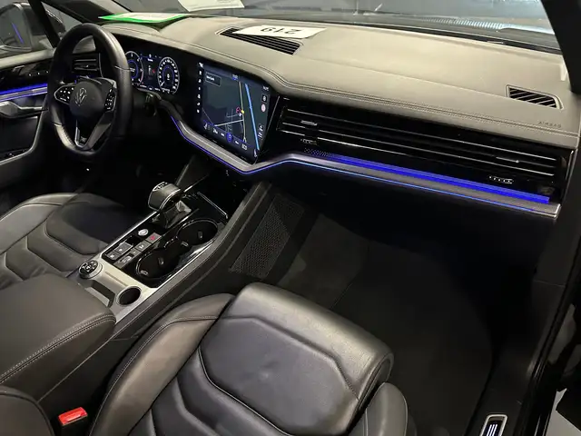 Volkswagen Touareg view 11