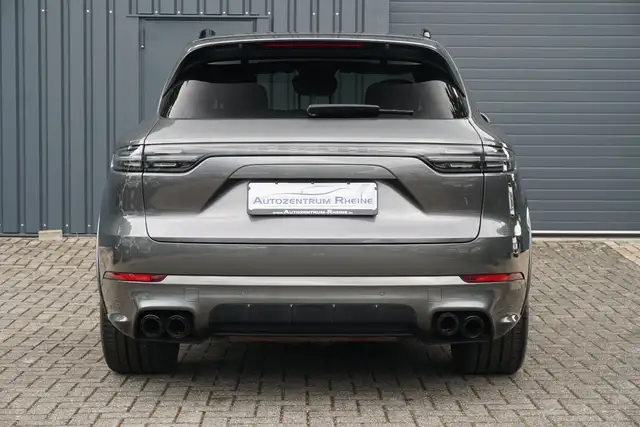 Porsche Cayenne GTS view 6