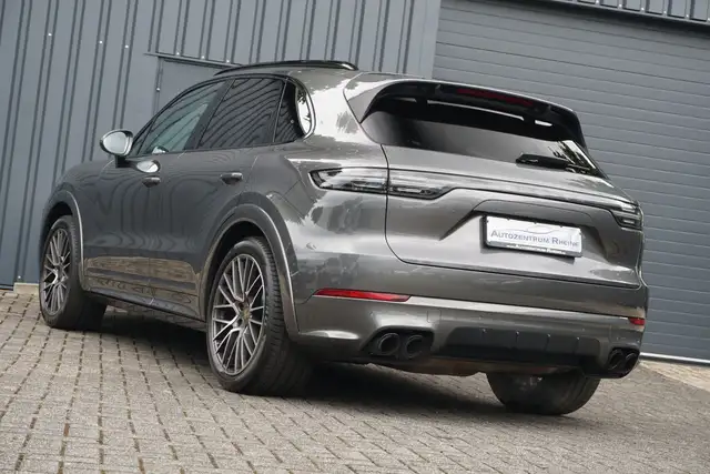 Porsche Cayenne GTS view 5