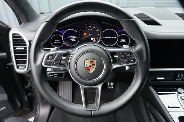 Porsche Cayenne GTS view 12