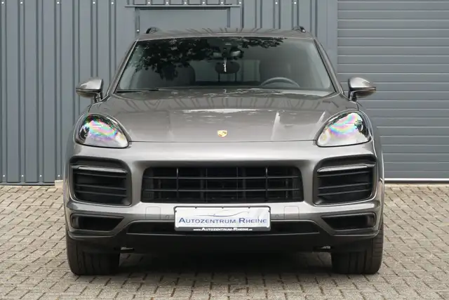 Porsche Cayenne GTS view 2