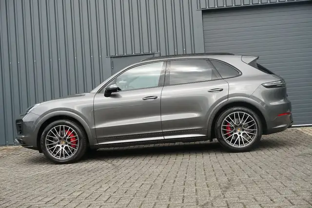 Porsche Cayenne GTS view 4