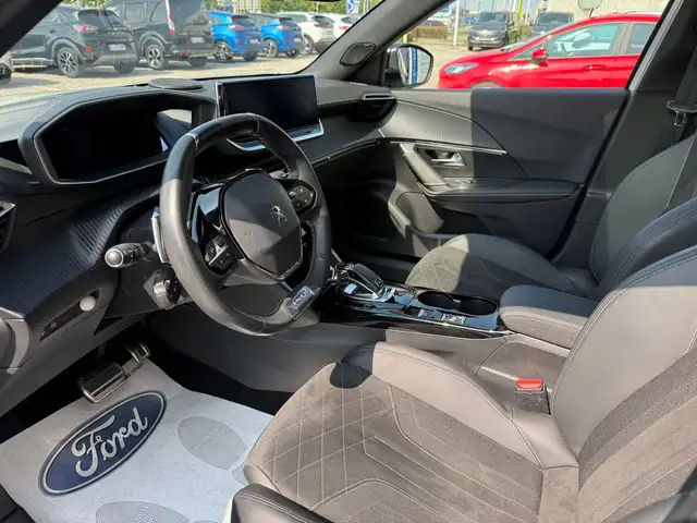 Peugeot 2008 view 6