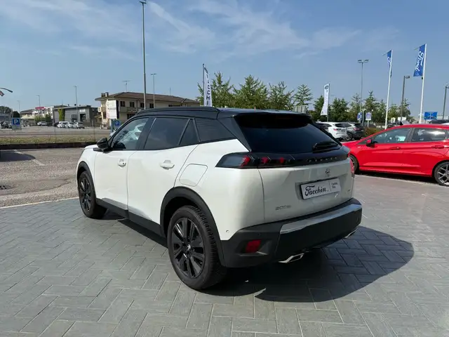 Peugeot 2008 view 3