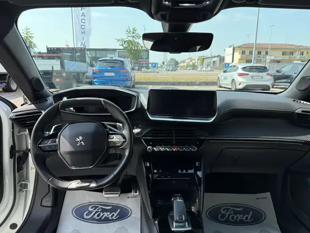 Peugeot 2008 view 7