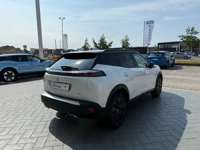 Peugeot 2008 view 4