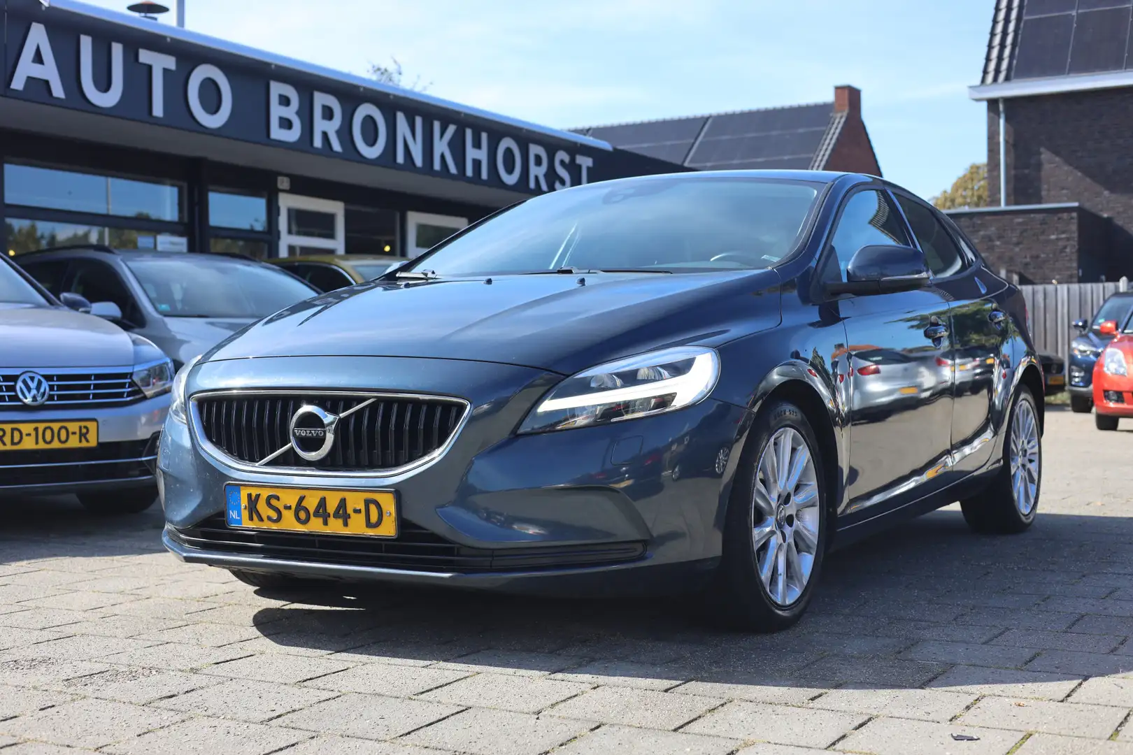Volvo V40 2.0 D3 150PK NORDIC+ | LED | NAVI | 17 INCH Bleu - 1