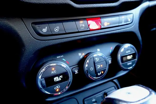 Jeep Renegade view 13