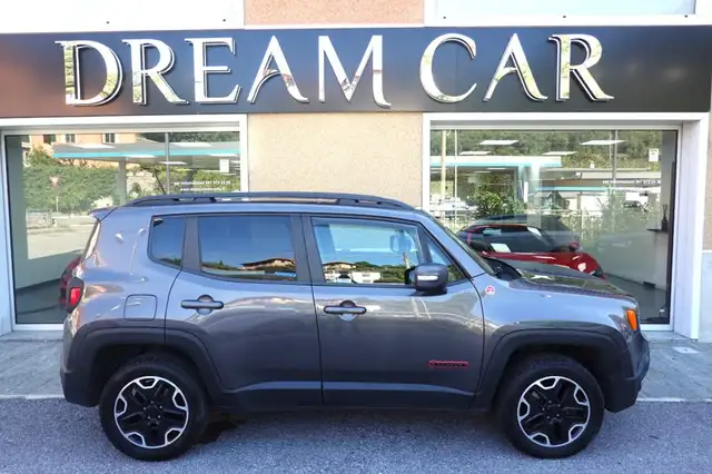 Jeep Renegade view 6